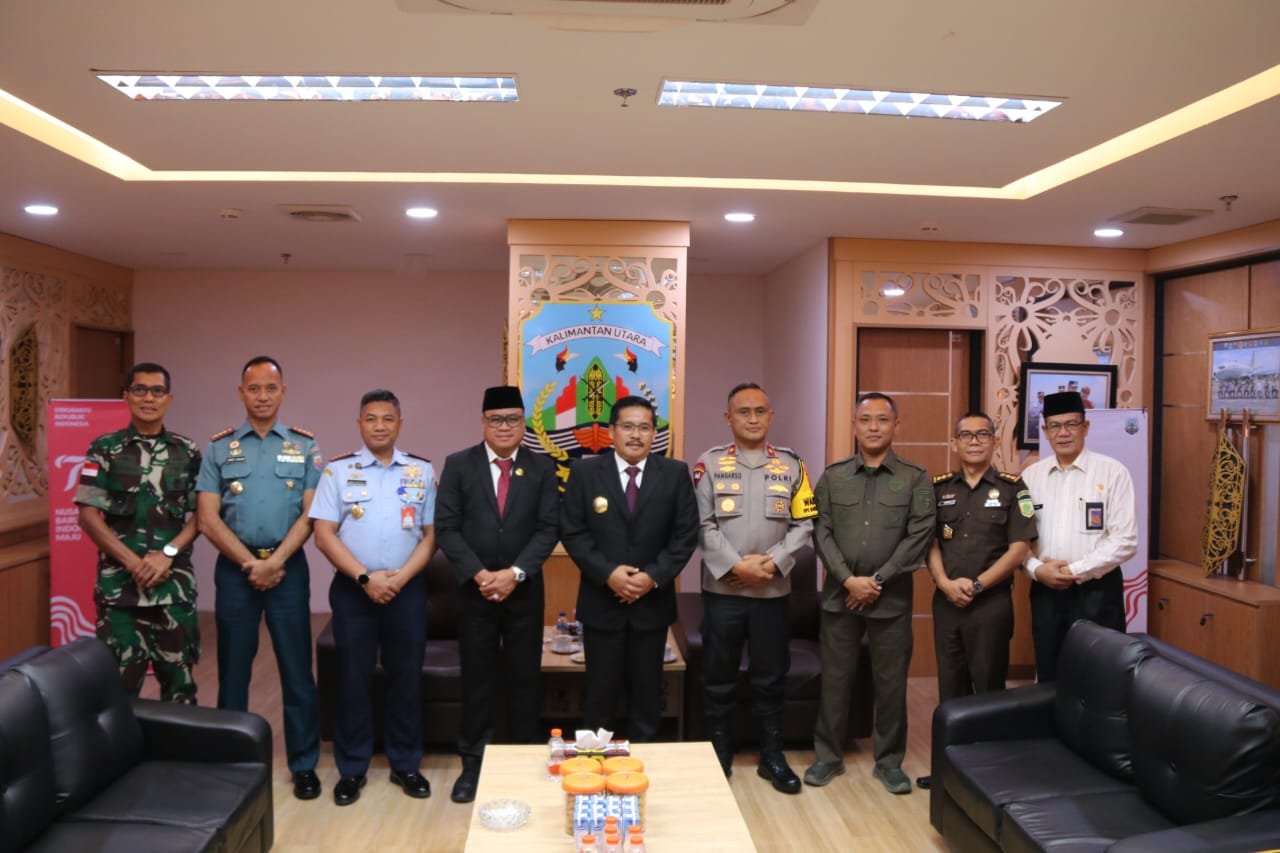 Waka Polda Kaltara Bersama Forkopimda Provinsi Kaltara Hadiri Kegiatan Silatutahmi bersama Pjs. Gubernur Kaltara