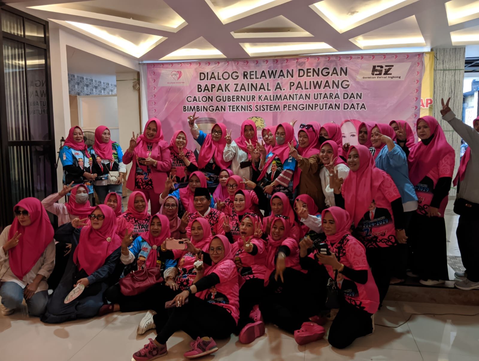 Relawan “Jilbab Pink” Satu Komando Menangkan ZIAP di Pilgub Kaltara